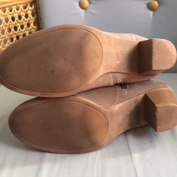 Mossimo supply Co. Gray suede, chunky heel, zip up, ankle booties size 8.5 - Picture 12 of 12